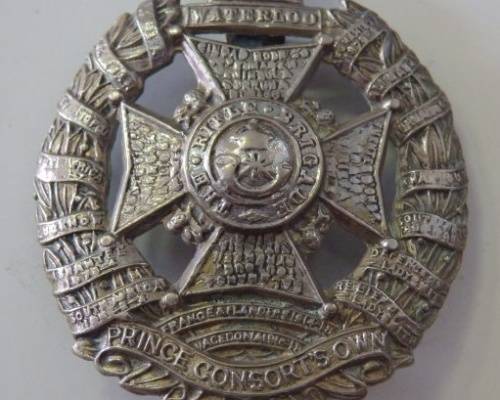 A SUPERB RARE BRITISH WWI RIFLE BRIGADE "PRINCE CONSORT'S OWN" CAP BADGE