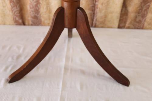 AN AWESOME AND VERY ELEGANT VINTAGE SOLID IMBUIA TRI-LEG OCCASIONAL/ COFFEE TABLE