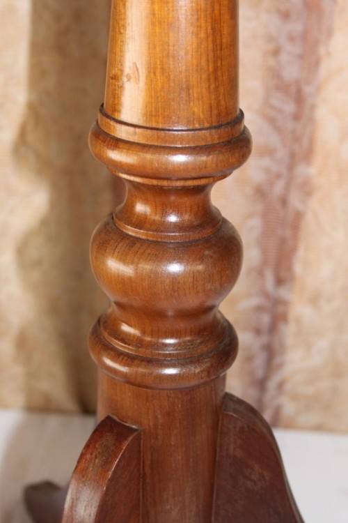 AN AWESOME AND VERY ELEGANT VINTAGE SOLID IMBUIA TRI-LEG OCCASIONAL/ COFFEE TABLE
