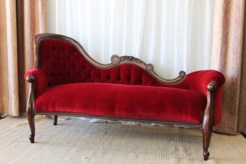 A SPECTACULAR ANTIQUE CARVED WALNUT "BAROQUE" CHAISE LONGUE IN MAGNIFICENT CONDITION! WOW!