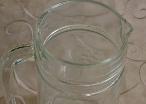 A STUNNING 1.5L CUT GLASS WATER/ JUICE JUG WITH MATCHING MILK JUG IN AWESOME CONDITION