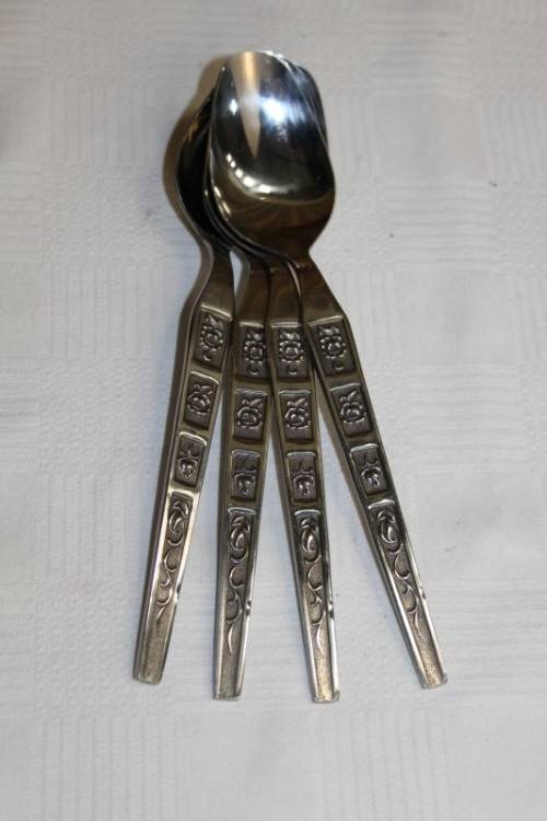 A MAGNIFICENT COMPLETE STAINLESS STEEL (12 SETTING) 112 PIECE CUTLERY SET IN ITS ORIGINAL CADDIE