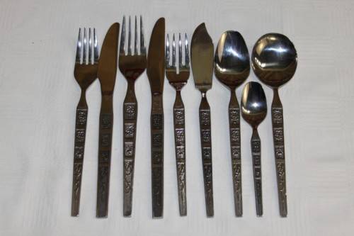 A MAGNIFICENT COMPLETE STAINLESS STEEL (12 SETTING) 112 PIECE CUTLERY SET IN ITS ORIGINAL CADDIE