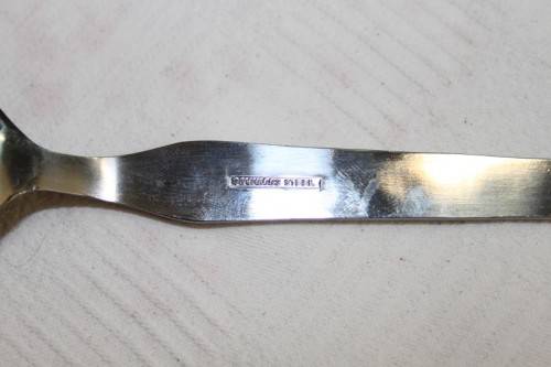 A MAGNIFICENT COMPLETE STAINLESS STEEL (12 SETTING) 112 PIECE CUTLERY SET IN ITS ORIGINAL CADDIE