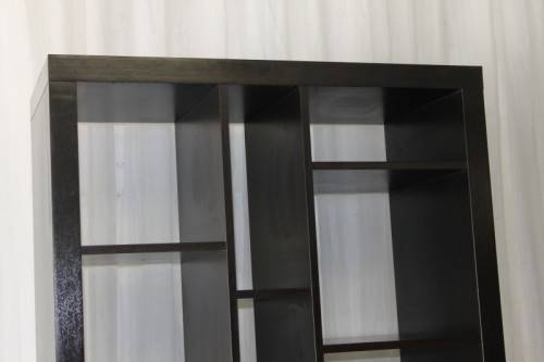 AN AWESOME 1.5m TALL CABINET/ BOOK CASE/ DISPLAY SHELF WITH AMPLE PACKING SPACE IN GREAT CONDITION