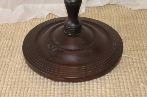 AN EXQUISITE & BEAUTIFUL TALL FREESTANDING SOLID AFRICAN BLACK WOOD FLOOR LAMP WITH A LARGE SHADE