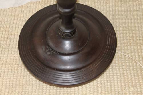 AN EXQUISITE & BEAUTIFUL TALL FREESTANDING SOLID AFRICAN BLACK WOOD FLOOR LAMP WITH A LARGE SHADE