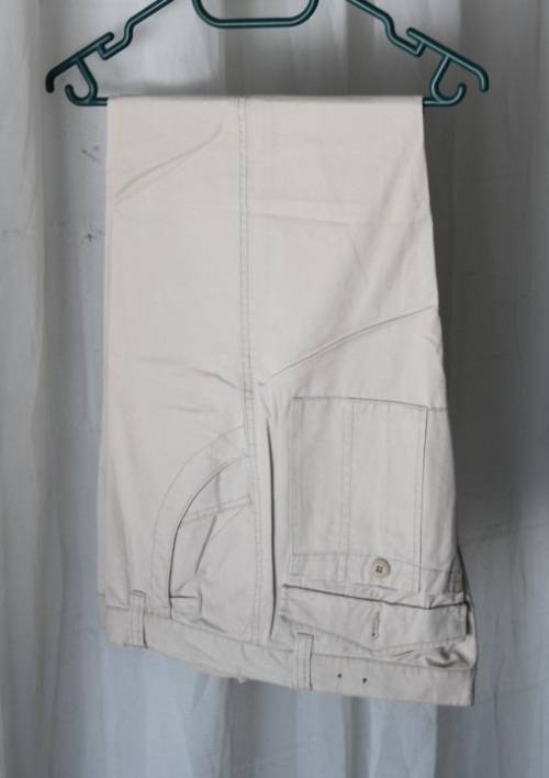 A FANTASTIC COLLECTION OF 9x PAIRS OF ASSORTED MEN'S LONG PANTS bid/pair of pants