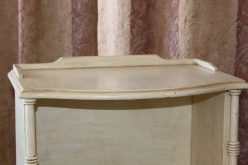 A BEAUTIFULLY MADE VINTAGE CREAM PAINT TECHNIQUE'D ON SOLID WOOD TELEPHONE TABLE WITH REGENCY LEGS