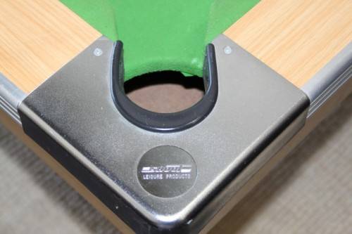 AN AWESOME "SHOOT LEISURE PRODUCTS" POOL TABLE WITH THREE CUE'S AND BALLS IN GREAT CONDITION
