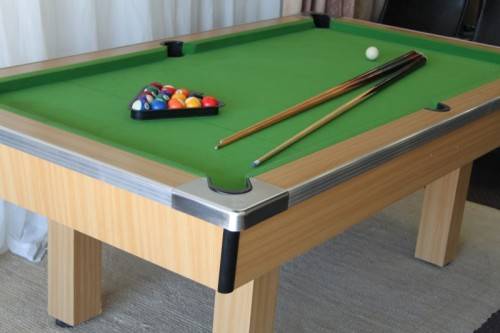 AN AWESOME "SHOOT LEISURE PRODUCTS" POOL TABLE WITH THREE CUE'S AND BALLS IN GREAT CONDITION