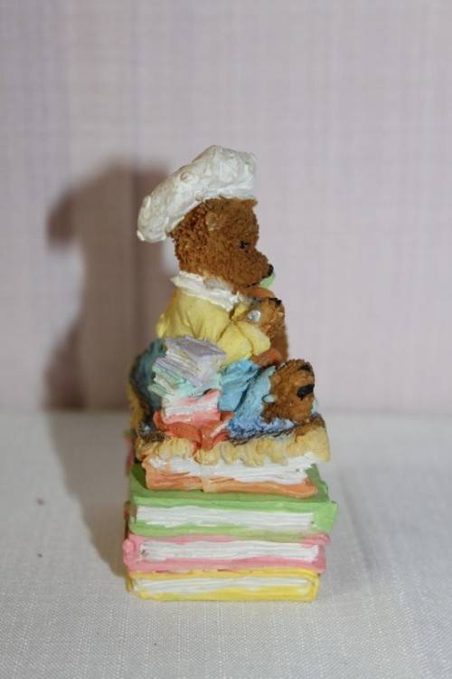 A WONDERFUL AND COLOURFUL HAND PAINTED OXYLITE RESIN "TEDDY" TRINKET BOX IN GREAT CONDITION