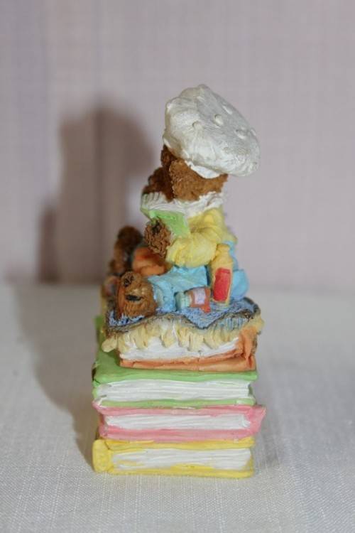 A WONDERFUL AND COLOURFUL HAND PAINTED OXYLITE RESIN "TEDDY" TRINKET BOX IN GREAT CONDITION