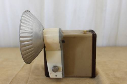 A SUPERB RARE VINTAGE (c1957) KODAK BROWNIE "FLASH IV" BOX CAMERA WITH ATTACHED FLASH