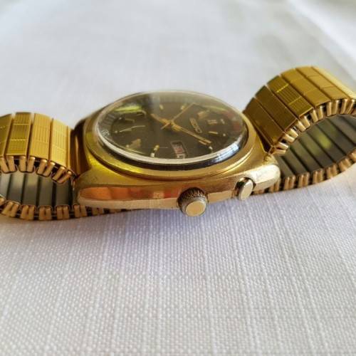 A STUNNING VINTAGE GOLD PLATED SEIKO AUTOMATIC "BELL-MATIC" (MODEL 4006-6031) GENTS WRIST WATCH