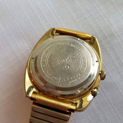 A STUNNING VINTAGE GOLD PLATED SEIKO AUTOMATIC "BELL-MATIC" (MODEL 4006-6031) GENTS WRIST WATCH