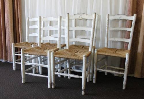 A FANTASTIC COLLECTION OF 60x WHITEWASHED WOODEN CAFE DINING CHAIRS WITH WICKER SEATS price/chair