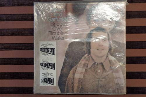 AN EXCELLENT SIMON AND GARFUNKEL "BRIDGE OVER TROUBLED WATER" (1970) VINYL IN GREAT CONDITION