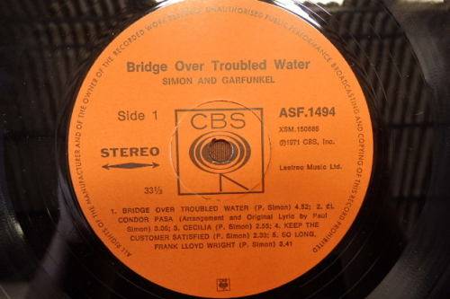 AN EXCELLENT SIMON AND GARFUNKEL "BRIDGE OVER TROUBLED WATER" (1970) VINYL IN GREAT CONDITION