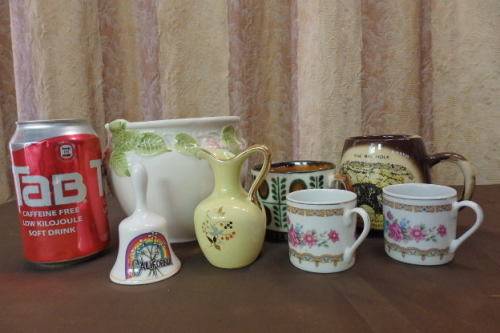A FANTASTIC COLLECTION OF ASSORTED PORCELAIN INCLUDING CRESCENT POTTERIES AND MORE