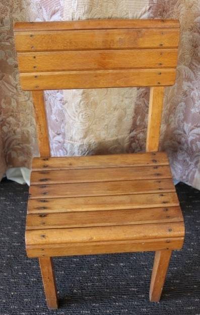 2x incredible & beautifully made antique Wooden kiddie's chairs in good condition = bid/chair
