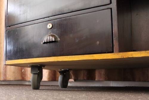 AN INCREDIBLE MOBILE BAR/ DRINKS CABINET/ PODIUM ON CASTORS IN GREAT CONDITION!!!!