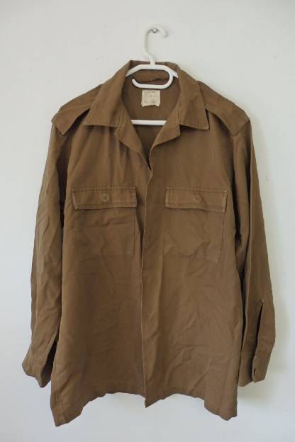 An amazing long sleeve "army brown" military shirt in wonderful condition!   RS17Sale