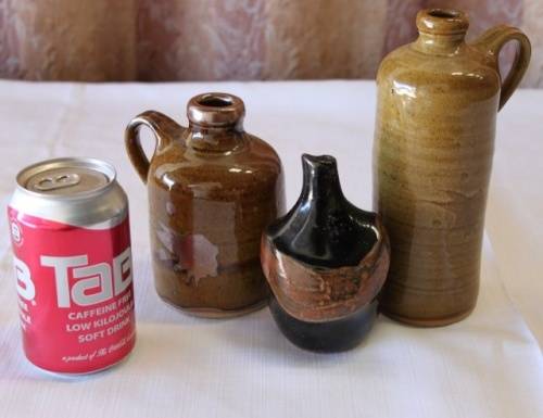 A WONDERFUL COLLECTION OF 3x VINTAGE BROWN GLAZED STONEWARE BOTTLES IN GREAT CONDITION