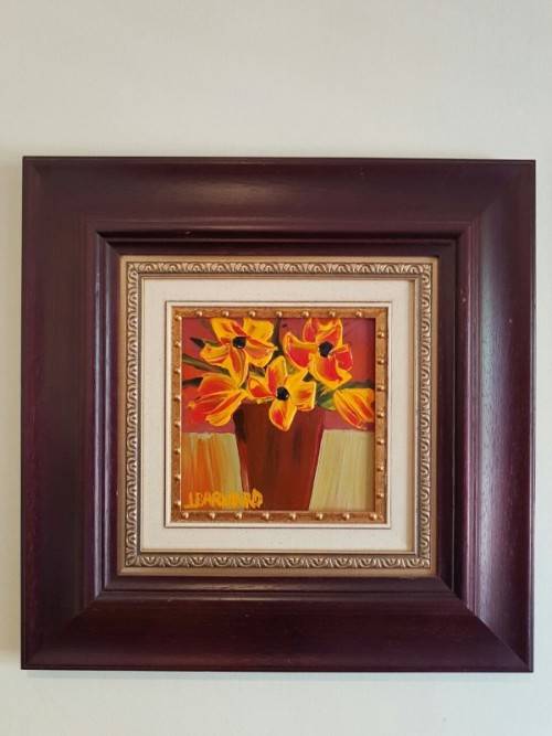 A SPECTACULARLY FRAMED ORIGINAL SIGNED LYNETTE BARNARD OIL PAINTING WITH BOLD STRIKING COLOURS