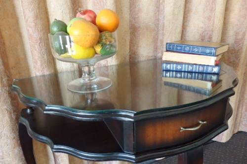 A BEAUTIFUL AND VERY ELEGANT GLASS TOP VINTAGE QUEEN ANNE HALF MOON OCCASIONAL TABLE