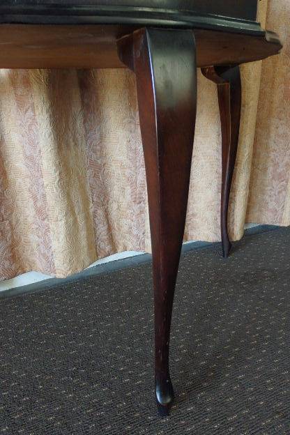 A BEAUTIFUL AND VERY ELEGANT GLASS TOP VINTAGE QUEEN ANNE HALF MOON OCCASIONAL TABLE