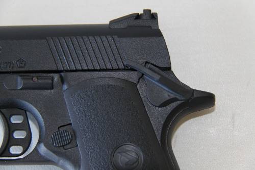 An awesome ''Gamo V-3'' semi-automatic 4.5 calibre air pistol with clip in great condition!!!