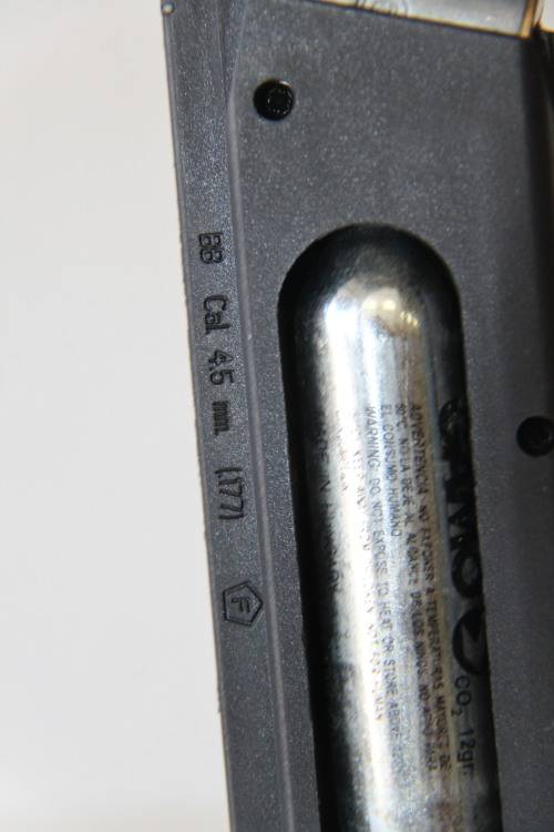 An awesome ''Gamo V-3'' semi-automatic 4.5 calibre air pistol with clip in great condition!!!