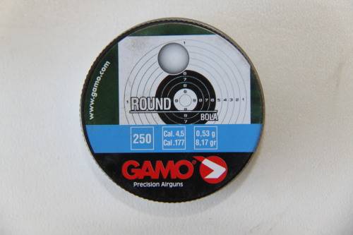 An awesome ''Gamo V-3'' semi-automatic 4.5 calibre air pistol with clip in great condition!!!