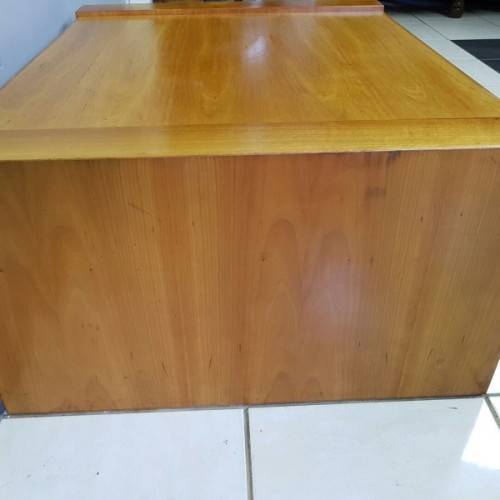 A stylish modern Cherry wood occasional/ coffee table = stylish modern top-end furniture! RS17