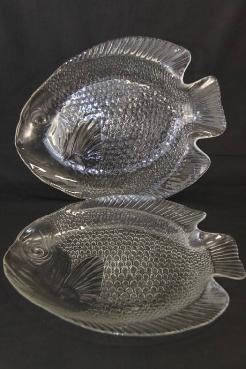 Two stunning large fish shaped glass serving platters in excellent condition - RS17Sale
