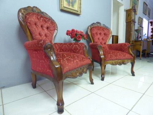 Beautiful, elegant Victorian arm chair w deep button detailing & brocade fabric! only 1 chair avail.