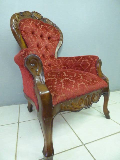 Beautiful, elegant Victorian arm chair w deep button detailing & brocade fabric! only 1 chair avail.