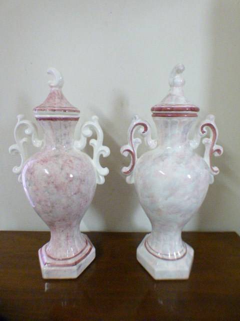 2 marvellous (x-large) lidded porcelain urn vases. Stunning in your home/office/reception! Bid/vase
