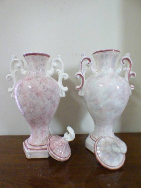 2 marvellous (x-large) lidded porcelain urn vases. Stunning in your home/office/reception! Bid/vase