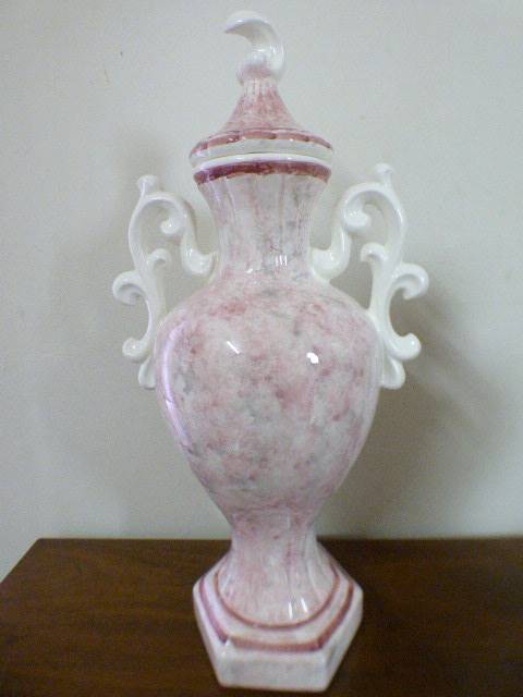 2 marvellous (x-large) lidded porcelain urn vases. Stunning in your home/office/reception! Bid/vase