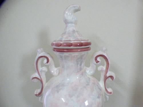 2 marvellous (x-large) lidded porcelain urn vases. Stunning in your home/office/reception! Bid/vase