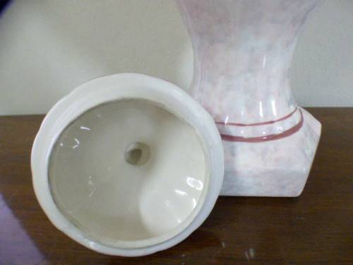 2 marvellous (x-large) lidded porcelain urn vases. Stunning in your home/office/reception! Bid/vase