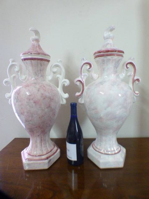 2 marvellous (x-large) lidded porcelain urn vases. Stunning in your home/office/reception! Bid/vase