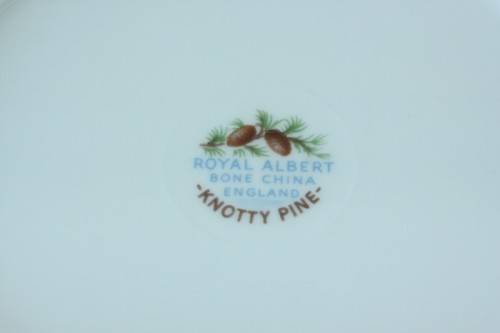 Four incredibly rare vintage Royal Albert "Knotty Pine" pattern cake plates - RS17Sale