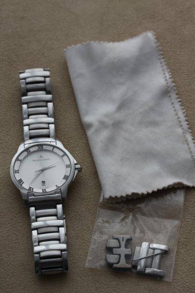 A superb Swiss made Maurice Lacroix stainless steel gents watch in its original box w/ paperwork