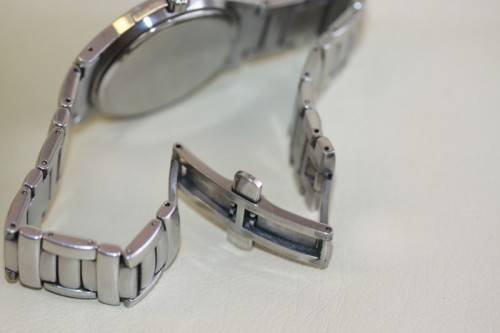 A superb Swiss made Maurice Lacroix stainless steel gents watch in its original box w/ paperwork