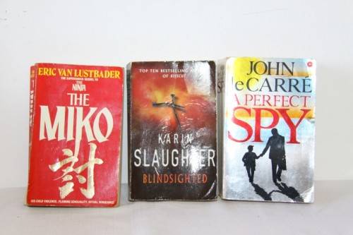 An amazing collection of 22x assorted softcover novel books - perfect for retail BID/BOOK | RS17