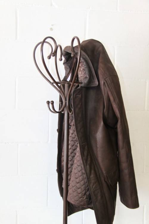 A stunning tall wrought iron coat rack/ hat stand with loads of space in very good condition