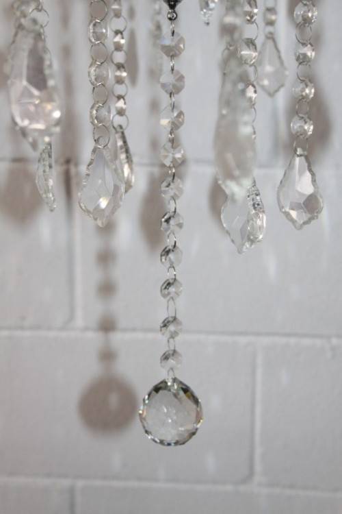 A superb and expensive crystal chandelier with curved glass arms and 6x light fittings = wow!!!